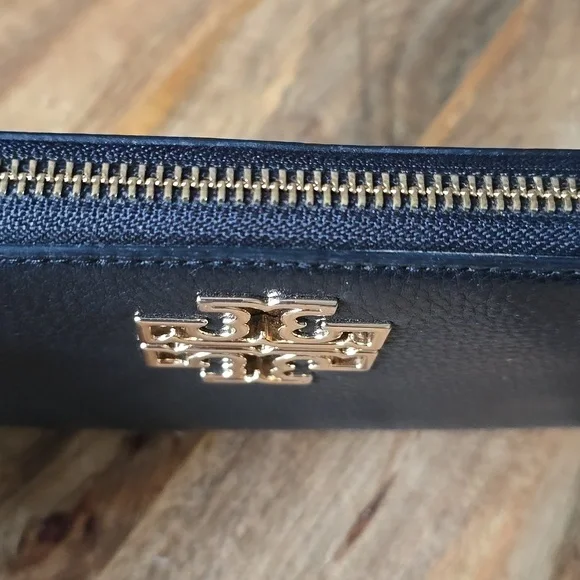 Tory Burch Women's 141004 Pebbled Leather Britten Zip Continental Wallet (Black) - Picture 10 of 11